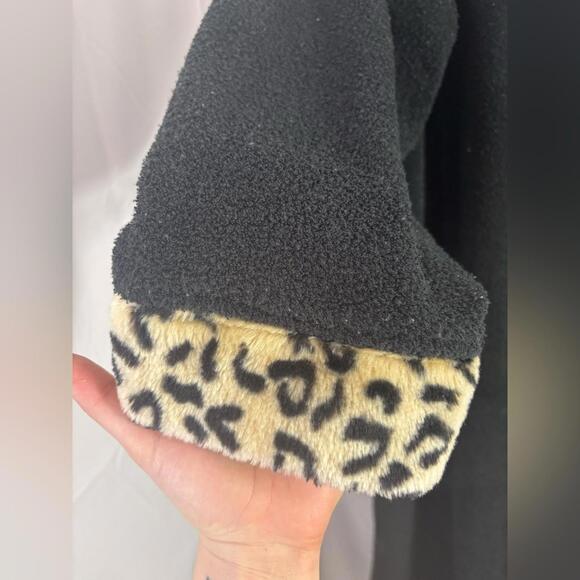 VTG Oversized Black Fuzzy Faux Leopard Fur Button Up Duster Women’s Size M - Picture 5 of 10